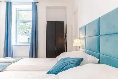 Ein Bett oder Betten in einem Zimmer der Unterkunft Modern 1BR Retreat in the heart of Meidling