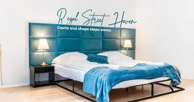 Ein Bett oder Betten in einem Zimmer der Unterkunft Modern 1BR Retreat in the heart of Meidling