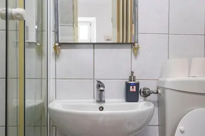 Ein Badezimmer in der Unterkunft Sweet 1BR Apartment with Smart TV, WIFI, For Long Stay
