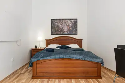 Ein Bett oder Betten in einem Zimmer der Unterkunft Sweet 1BR Apartment with Smart TV, WIFI, For Long Stay