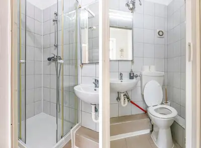 Ein Badezimmer in der Unterkunft Sweet 1BR Apartment with Smart TV, WIFI, For Long Stay