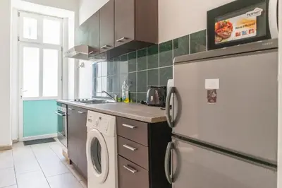 Küche/Küchenzeile in der Unterkunft Sweet 1BR Apartment with Smart TV, WIFI, For Long Stay