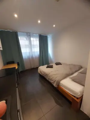 Ein Bett oder Betten in einem Zimmer der Unterkunft Cozy room in Favoriten