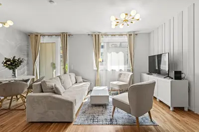 TV/Unterhaltungsangebot in der Unterkunft Spacious 3-BR - Balcony - Onsite Parking 19,90 per Day