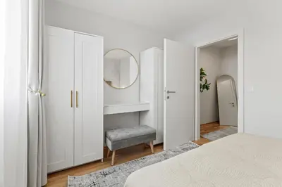 Ein Bett oder Betten in einem Zimmer der Unterkunft 1-BR with Outdoor Space - Onsite Parking for 19,90 per Day