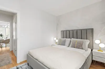Ein Bett oder Betten in einem Zimmer der Unterkunft 1-BR with Outdoor Space - Onsite Parking for 19,90 per Day