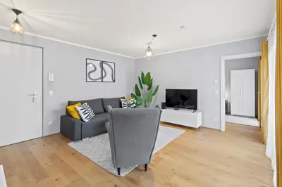 TV/Unterhaltungsangebot in der Unterkunft Modern 1BR near Meidling Metro - Free Parking