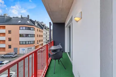 Ein Balkon oder eine Terrasse in der Unterkunft Modern 1BR near Meidling Metro - Free Parking