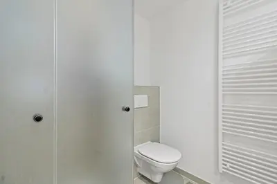 Ein Badezimmer in der Unterkunft Modern 1BR near Meidling Metro - Free Parking