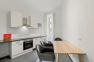 Küche/Küchenzeile in der Unterkunft 5 Min to Karlsplatz I Next to Naschmarkt
