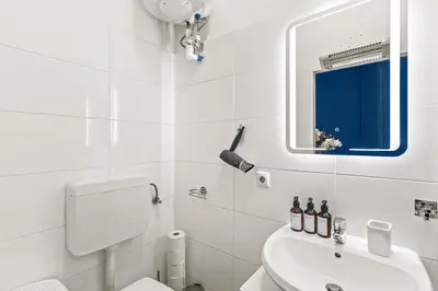Ein Badezimmer in der Unterkunft Modern Apartments - 1 min to Reumannplatz - Easy City Centre Access