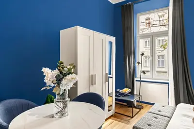 Ein Sitzbereich in der Unterkunft Modern Apartments - 1 min to Reumannplatz - Easy City Centre Access