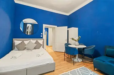 Ein Bett oder Betten in einem Zimmer der Unterkunft Modern Apartments - 1 min to Reumannplatz - Easy City Centre Access