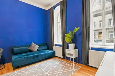 Ein Sitzbereich in der Unterkunft Modern Apartments - 1 min to Reumannplatz - Easy City Centre Access