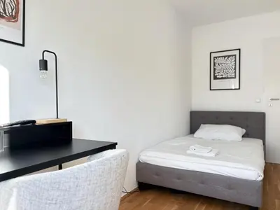 Ein Bett oder Betten in einem Zimmer der Unterkunft ampm Grasbergergasse - Coliving Vienna I Monthly Stays