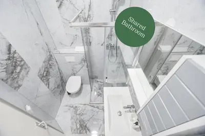 Ein Badezimmer in der Unterkunft ampm Malfattigasse - Coliving Vienna I Monthly Stays