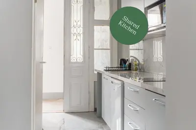 Küche/Küchenzeile in der Unterkunft ampm Malfattigasse - Coliving Vienna I Monthly Stays