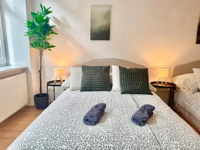 Ein Bett oder Betten in einem Zimmer der Unterkunft Central Long-Term Apartment