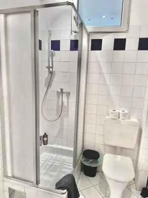 Ein Badezimmer in der Unterkunft Central Long-Term Apartment
