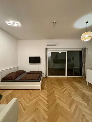 Ein Bett oder Betten in einem Zimmer der Unterkunft Lovely Apt with Private Garden and AC in Prime Location