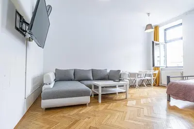 TV/Unterhaltungsangebot in der Unterkunft Lovely 4BR Apt Garden by Lorenz Böhler & Danube