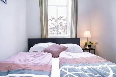 Ein Bett oder Betten in einem Zimmer der Unterkunft Private Rooms in comfy 6-Bedroom Apartment Near Millennium City