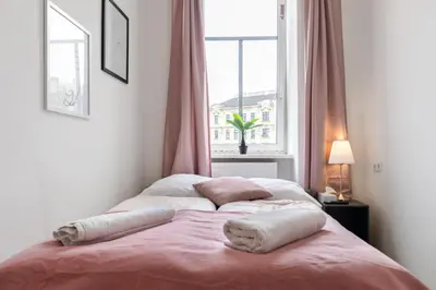 Ein Bett oder Betten in einem Zimmer der Unterkunft Private Rooms in comfy 6-Bedroom Apartment Near Millennium City