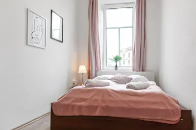 Ein Bett oder Betten in einem Zimmer der Unterkunft Private Rooms in comfy 6-Bedroom Apartment Near Millennium City