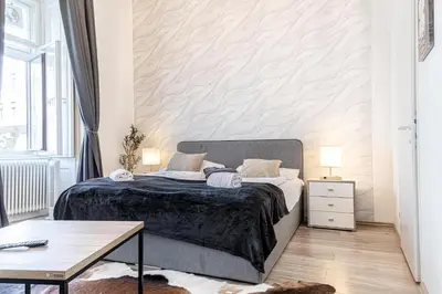 Ein Bett oder Betten in einem Zimmer der Unterkunft 10-Min to Westbahnhof, Modern Hotel Rooms with TV, Wi-Fi