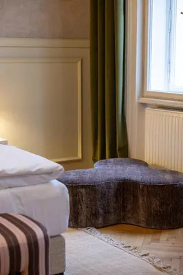 Ein Bett oder Betten in einem Zimmer der Unterkunft josef's home l Historic Dream in Prime Location