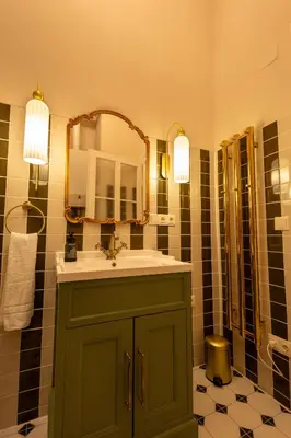 Ein Badezimmer in der Unterkunft josef's home l Historic Dream in Prime Location