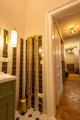 Ein Badezimmer in der Unterkunft josef's home l Historic Dream in Prime Location