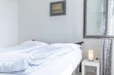 Ein Bett oder Betten in einem Zimmer der Unterkunft Comfortable Private Rooms Near Millennium Tower for Long Stays