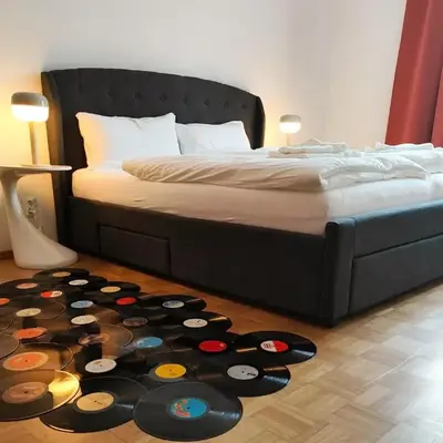 LOLLIPOP 1BR- metro to the opera 4 mins away- Free Parking