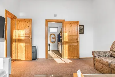 Ein Sitzbereich in der Unterkunft Comfortable 2BR Apartment Near Millennium Tower Ideal for Long Stays
