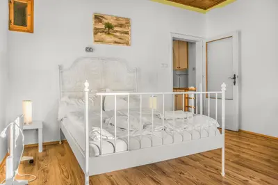 Ein Bett oder Betten in einem Zimmer der Unterkunft Basic 2BR Apartment Millennium Tower Long Stay