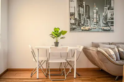 Ein Sitzbereich in der Unterkunft Comfortable 2BR Apartment Near Millennium Tower Long Stay