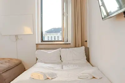 Ein Bett oder Betten in einem Zimmer der Unterkunft Private Rooms in a Comfortable 2BR Apartment Near Millennium Tower
