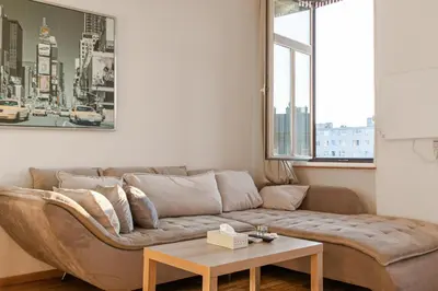 Ein Sitzbereich in der Unterkunft Private Rooms in a Comfortable 2BR Apartment Near Millennium Tower