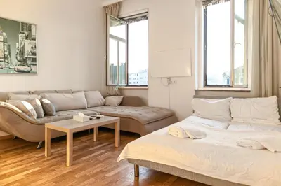 Ein Sitzbereich in der Unterkunft Private Rooms in a Comfortable 2BR Apartment Near Millennium Tower