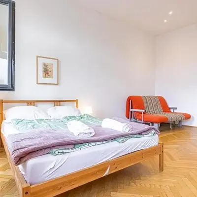 Private Rooms in a Comfy 4BR Apartment with Garden by Lorenz Böhler