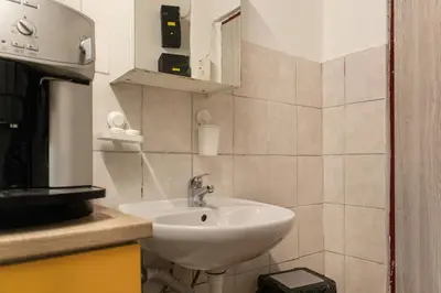 Ein Badezimmer in der Unterkunft Modern 1BR Apartment Close to the Danube River