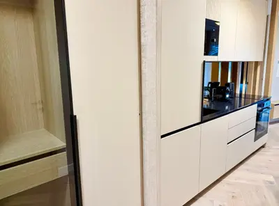 Küche/Küchenzeile in der Unterkunft Luxury Modern Apartment near Metro