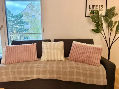Ein Bett oder Betten in einem Zimmer der Unterkunft Modern Stylish Apartment with Balcony near SCS