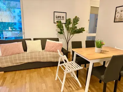Ein Sitzbereich in der Unterkunft Modern Stylish Apartment with Balcony near SCS