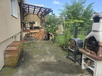 Ein Garten an der Unterkunft Beautiful house 15 minutes from Schwechat Airport