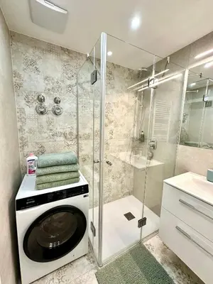 Ein Badezimmer in der Unterkunft Brand-New Apartment close to city center