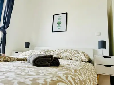 Grundriss der Unterkunft Modern Premium Apartment with Free Parking near Metro
