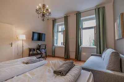 Ein Bett oder Betten in einem Zimmer der Unterkunft 5-Min to Danube Canal ,Modern Flat for Longstays