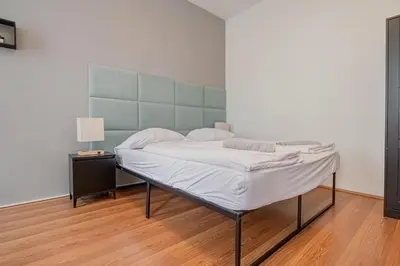 Ein Bett oder Betten in einem Zimmer der Unterkunft Charming 1BR Apartment Long Stay Prater & Danube